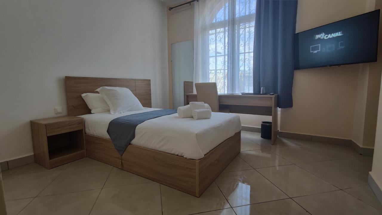 Downtown Hotel أنتاناناريفو المظهر الخارجي الصورة