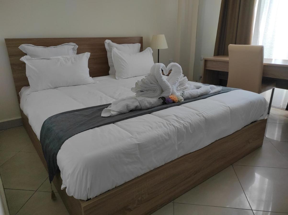 Downtown Hotel أنتاناناريفو المظهر الخارجي الصورة